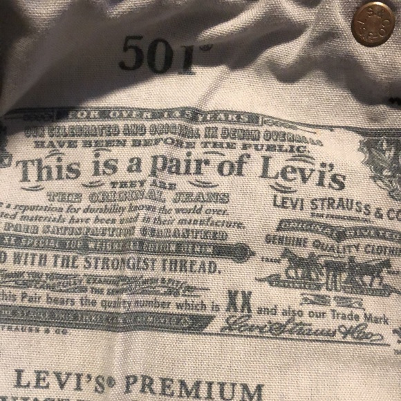 Levi’s shorts distress slightly worn - Picture 9 of 10